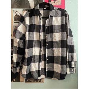 BLACK & WHITE FLANNEL SHIRT NWT (SIZE MEDIUM)